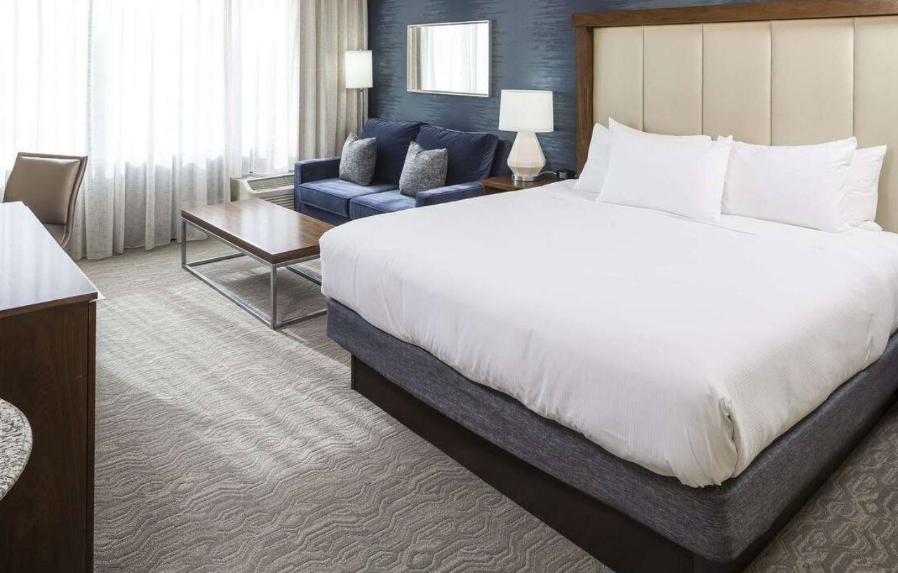 Doubletree By Hilton Boston-Андоувър Екстериор снимка