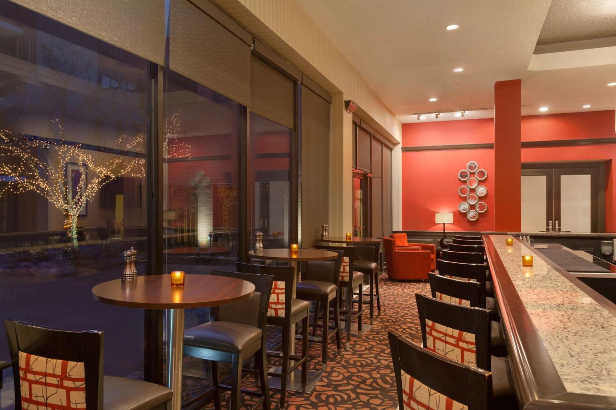 Doubletree By Hilton Boston-Андоувър Екстериор снимка
