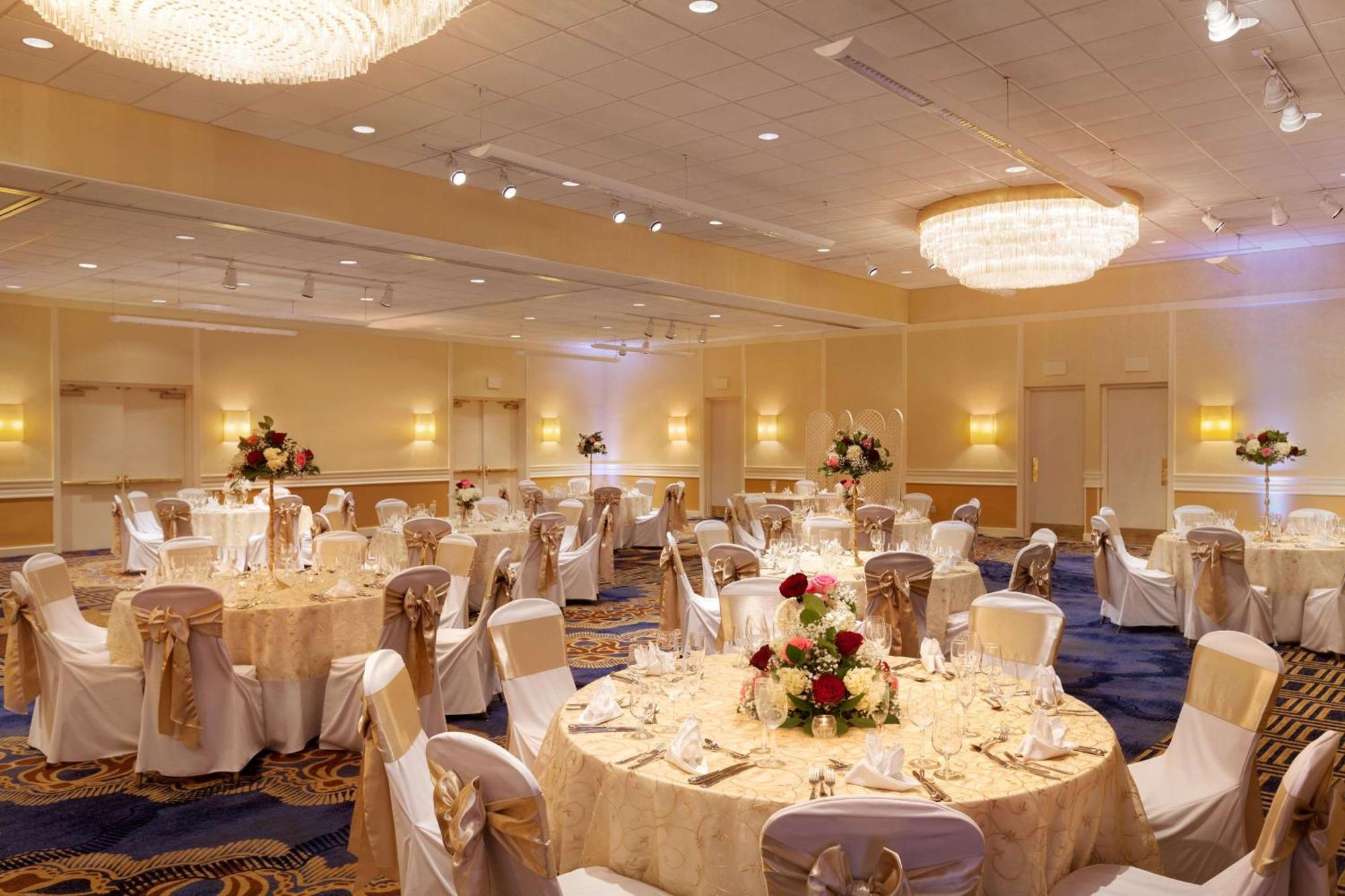 Doubletree By Hilton Boston-Андоувър Екстериор снимка