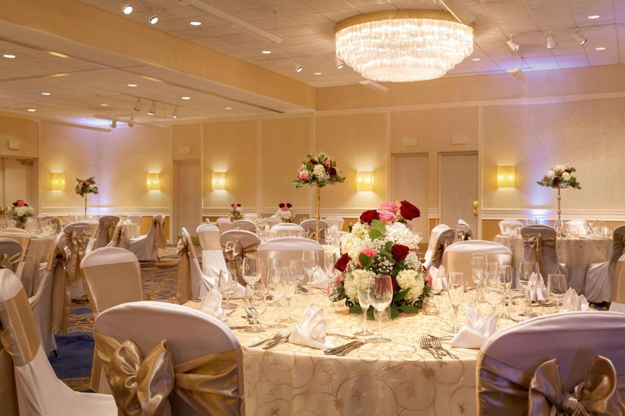 Doubletree By Hilton Boston-Андоувър Екстериор снимка