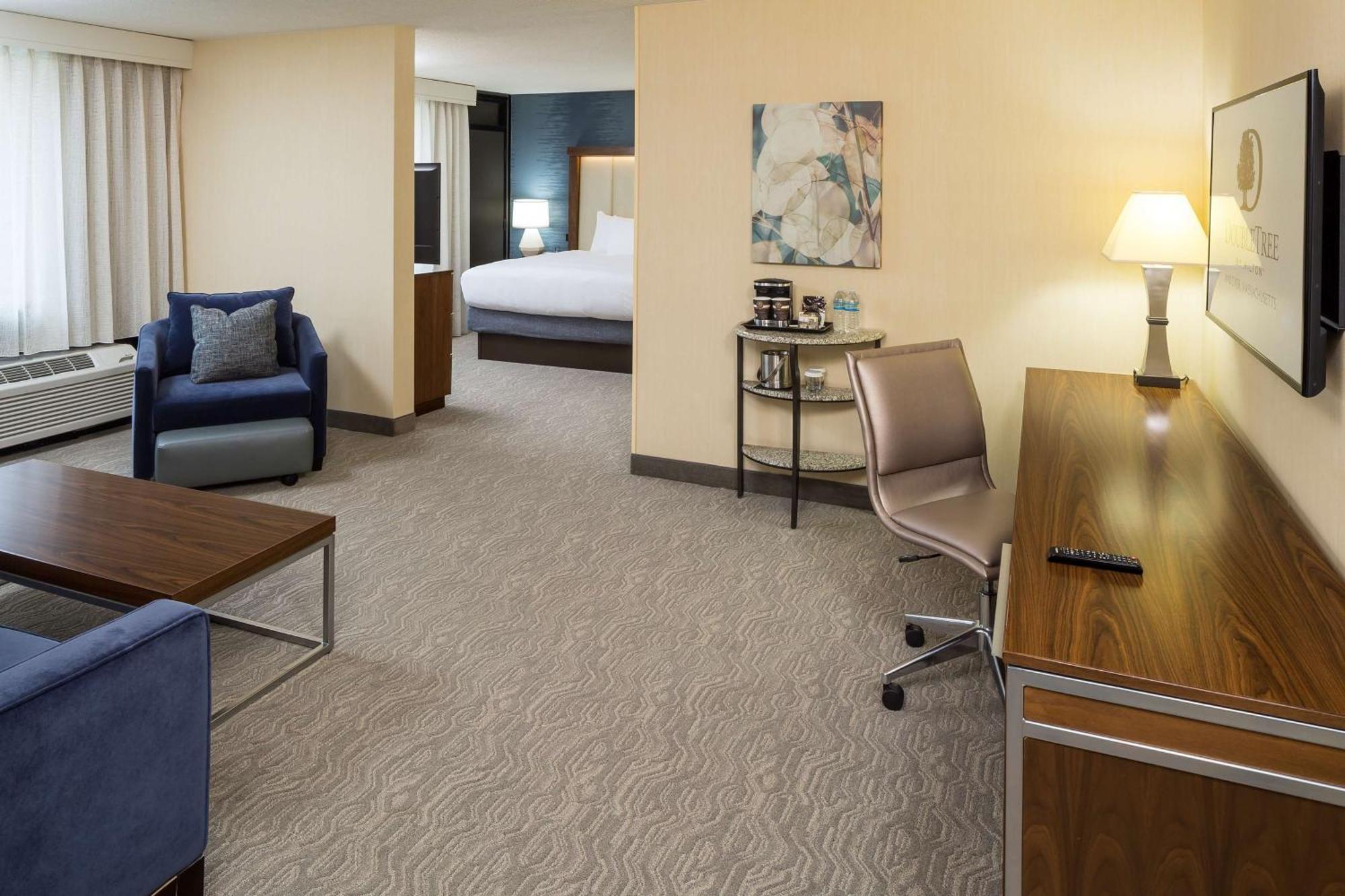 Doubletree By Hilton Boston-Андоувър Екстериор снимка