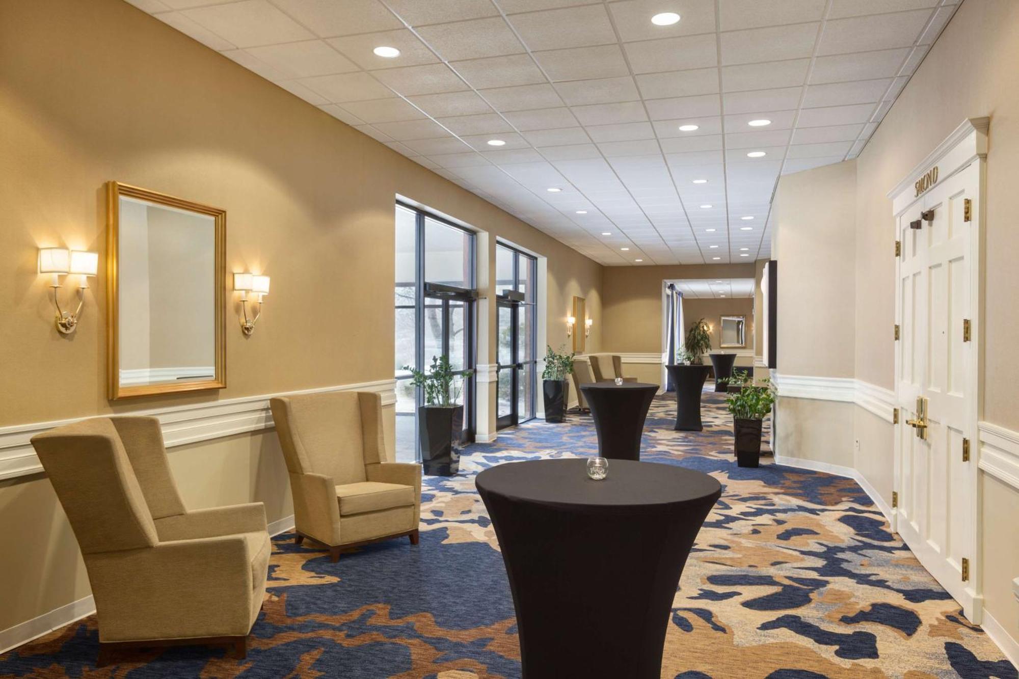 Doubletree By Hilton Boston-Андоувър Екстериор снимка