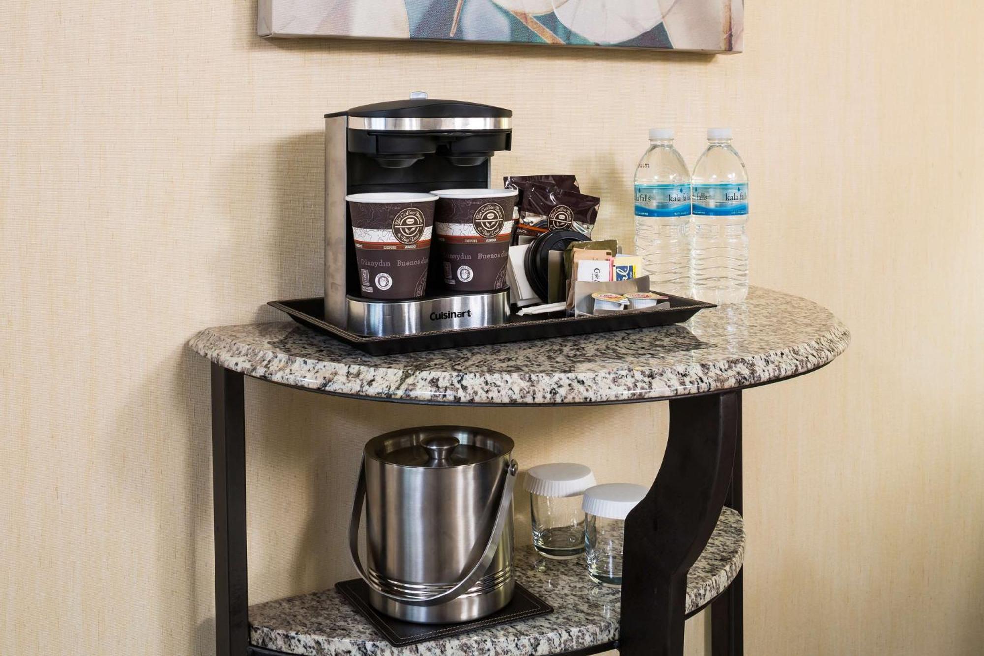 Doubletree By Hilton Boston-Андоувър Екстериор снимка