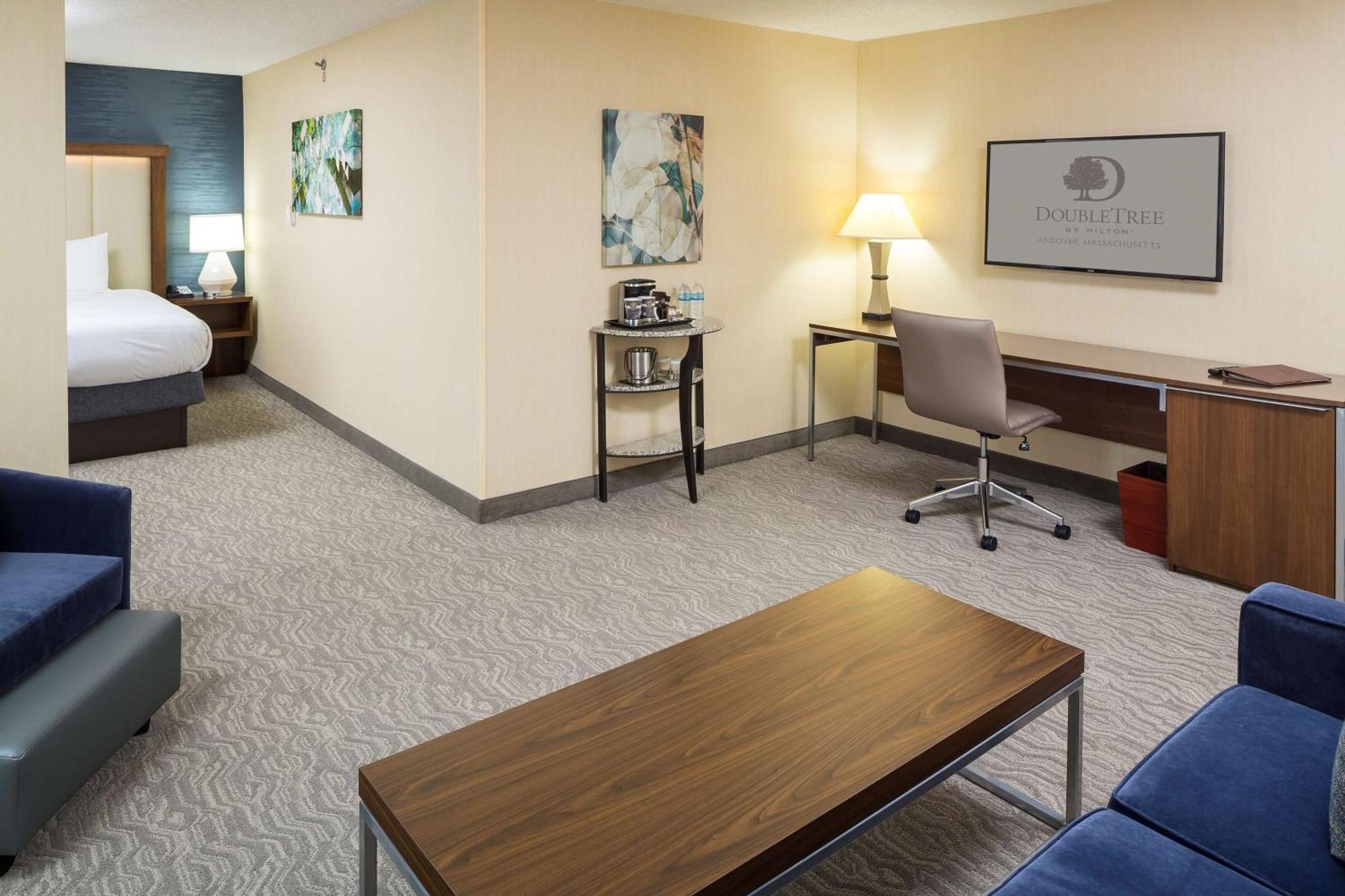 Doubletree By Hilton Boston-Андоувър Екстериор снимка