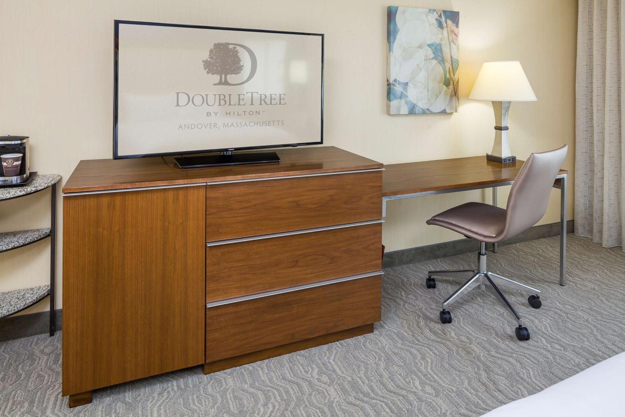 Doubletree By Hilton Boston-Андоувър Екстериор снимка