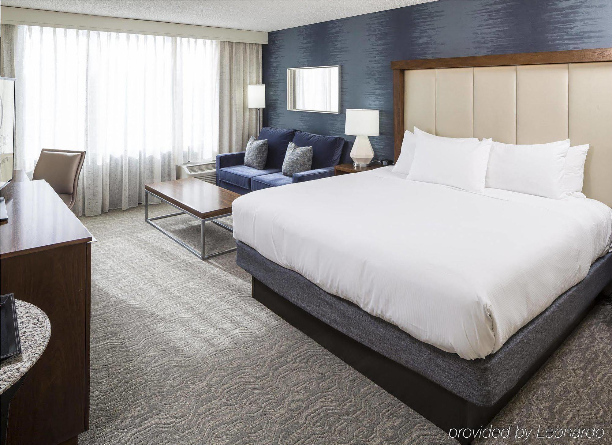 Doubletree By Hilton Boston-Андоувър Екстериор снимка