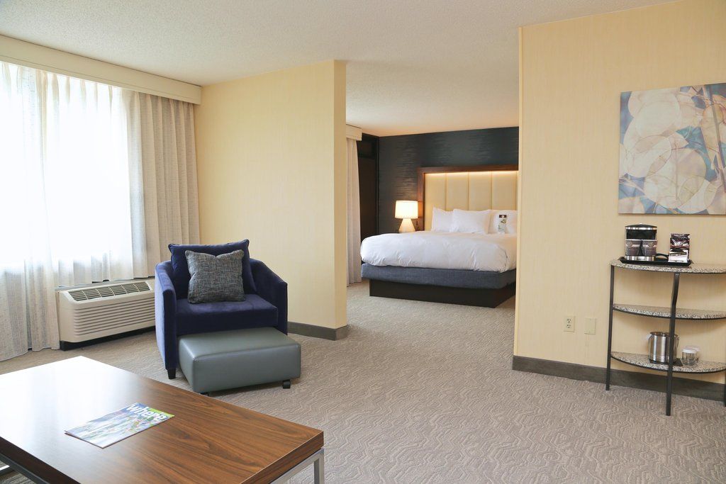 Doubletree By Hilton Boston-Андоувър Екстериор снимка